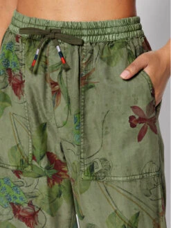 Desigual Stoffhose DISNEY Mickey Camo Flowers 22SWPW23 Grün Regular Fit 10 Desigual Stoffhose DISNEY Mickey Camo Flowers 22SWPW23 Grün Regular Fit -Deutschland Kleid Zart Verkaufs-Shop desigual stoffhose disney mickey camo flowers 22swpw23 grun regular fit 3